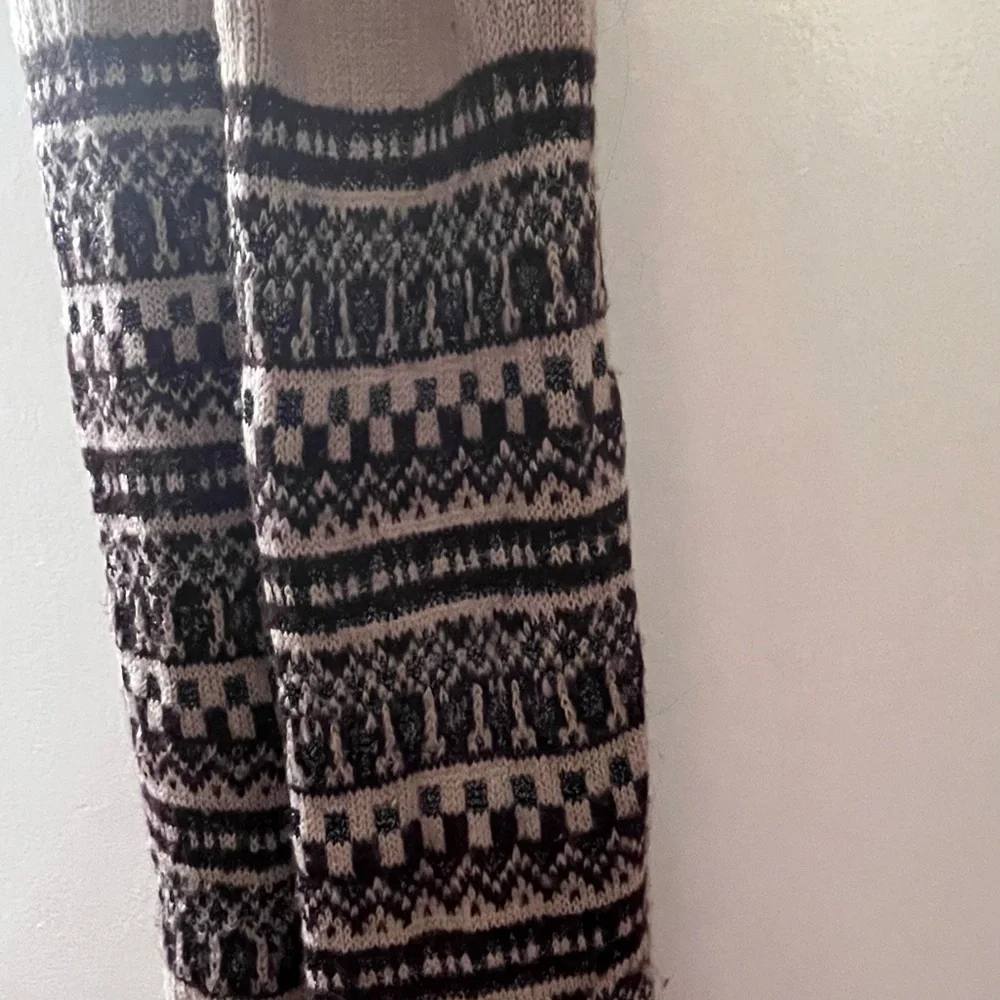 Dark Rose Patterned Scarf - Picture 2 of 3